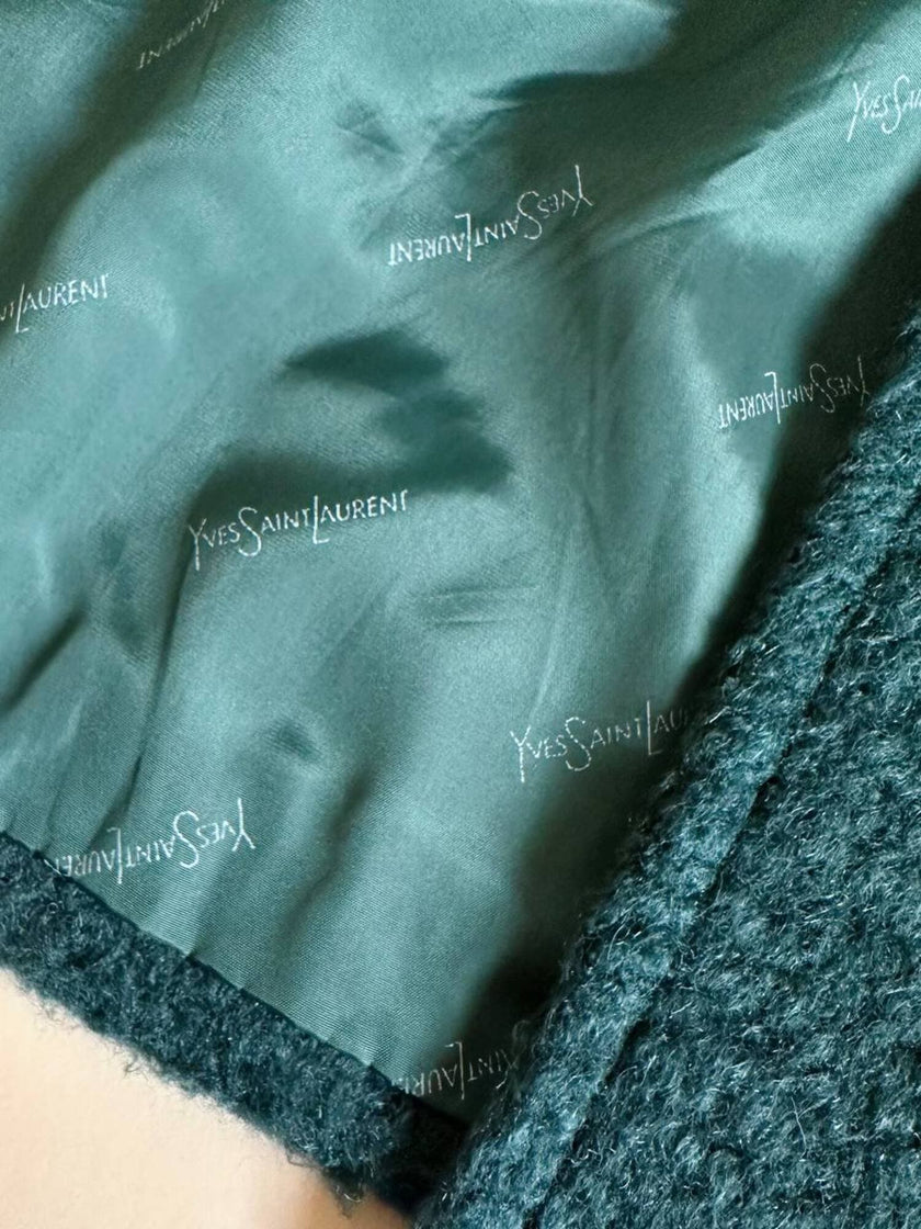 Cappotto doppiopetto in lana bouclé verde bosco con fodera firmata