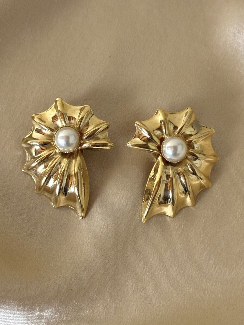 Clip dorate a forma di conchiglia con perle cabochon