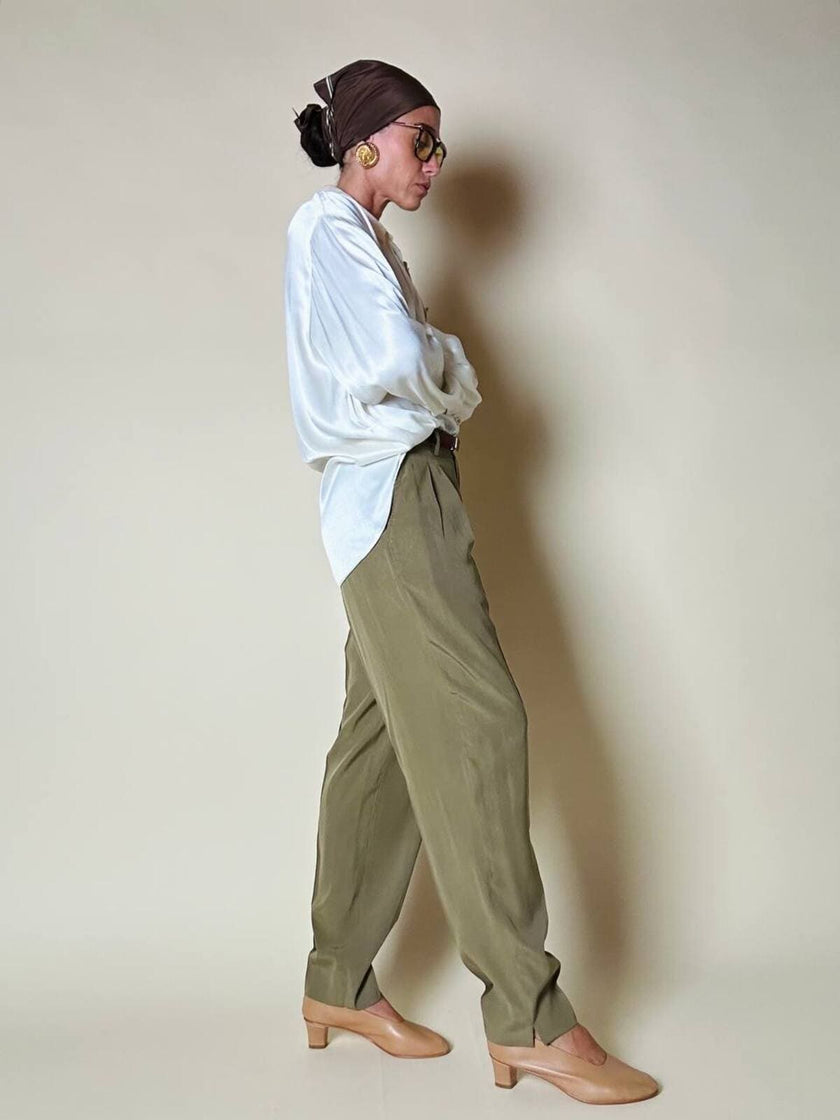 Camicia in raso avorio con bottoni gioiello “Divina”