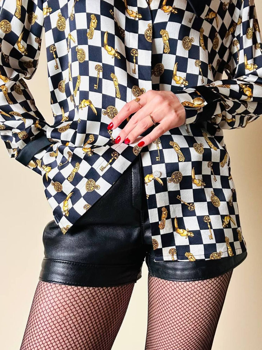Camicia in raso di seta a scacchi con fiocco al collo “Escada”