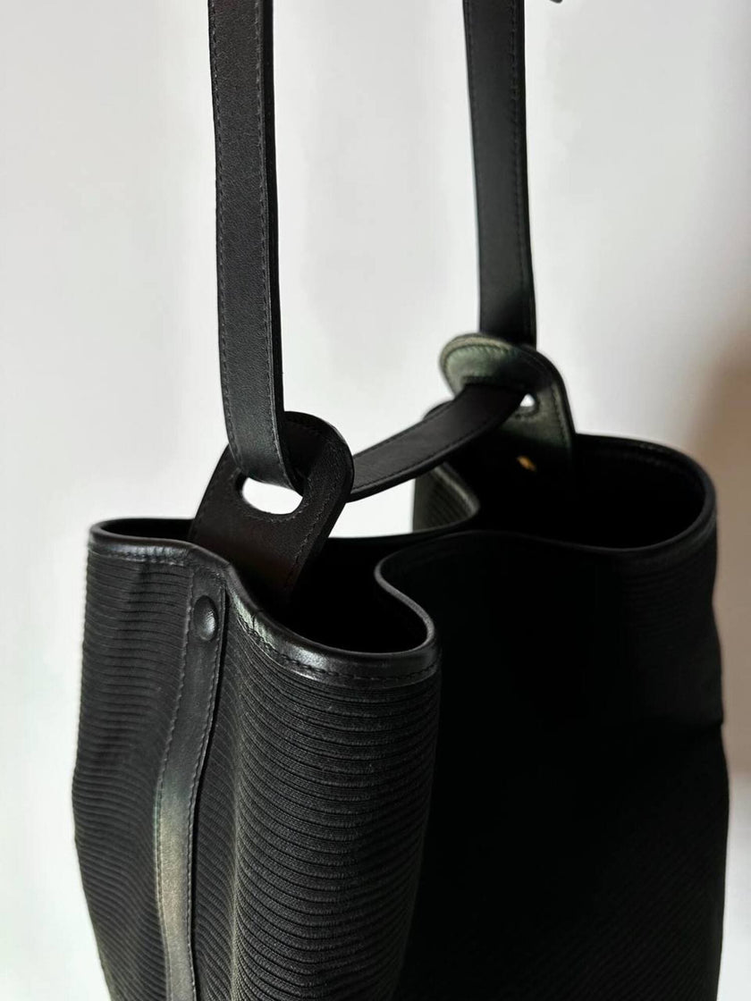 Secchiello vintage Yves Saint Laurent in tessuto nero millerighe con riporti in pelle