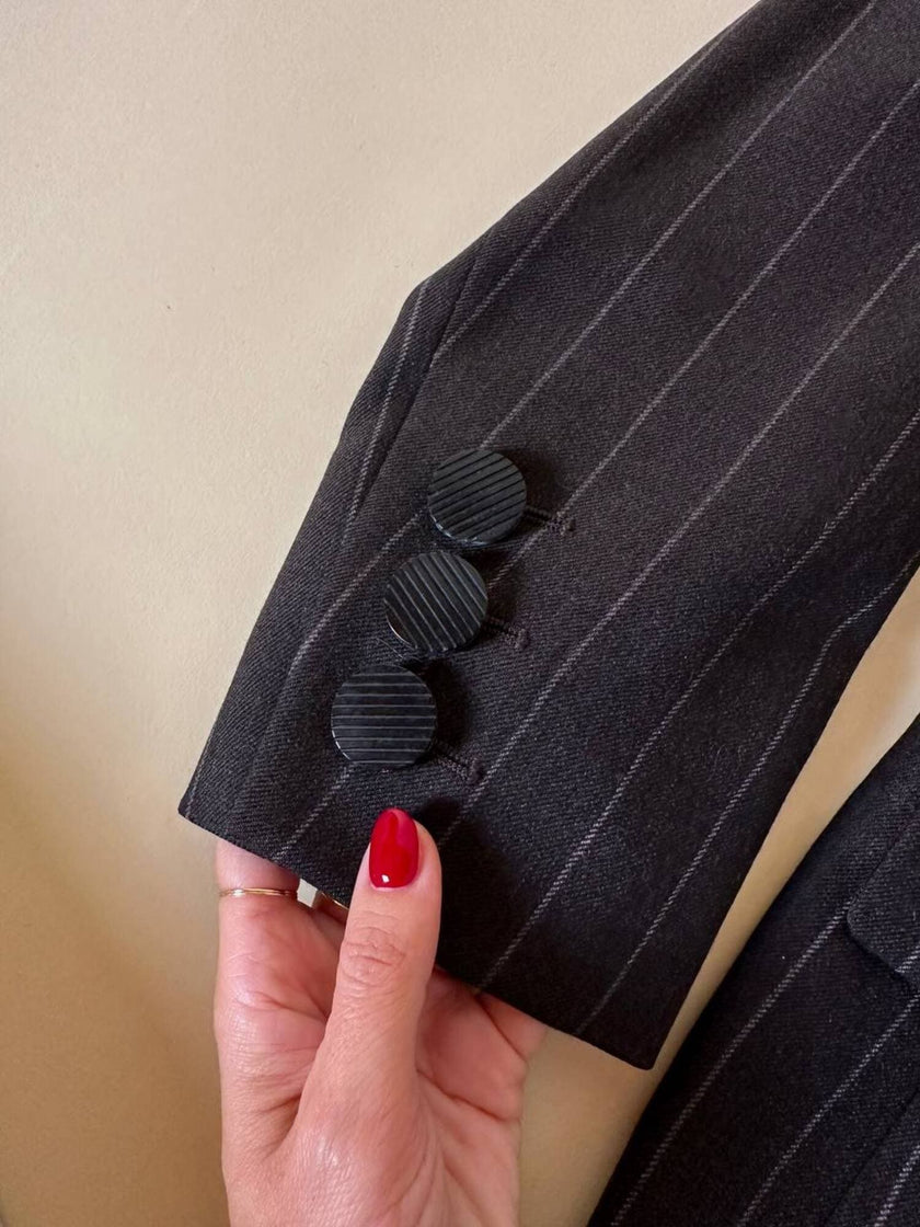 Blazer doppiopetto in rasato di lana grigio gessato con maxi bottoni neri  “Yves Saint Laurent”