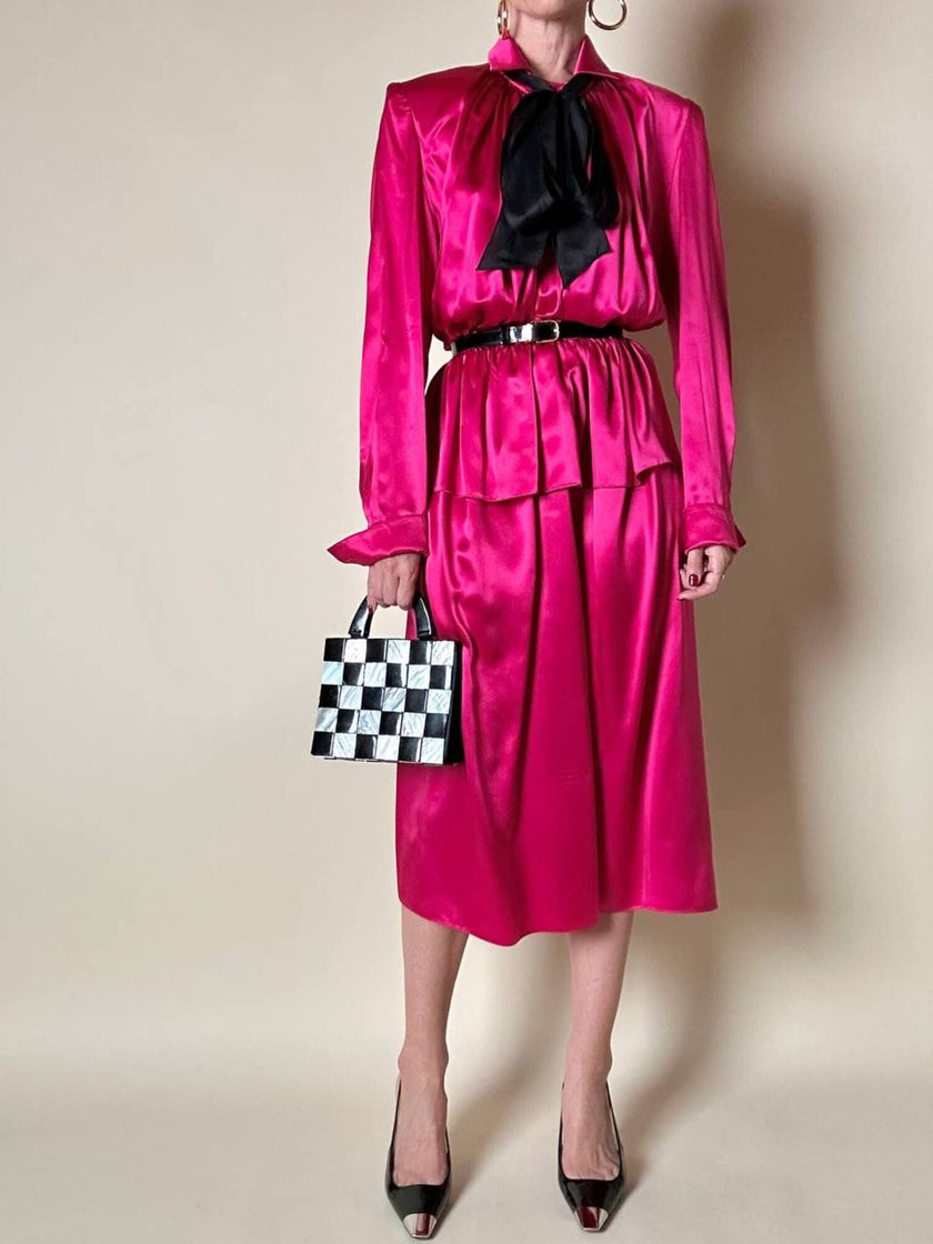 Abito longuette in raso di seta fucsia “Mulberry”