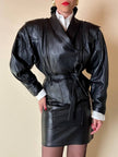 Biker vintage in pelle nera con cintura in vita e fodera couture