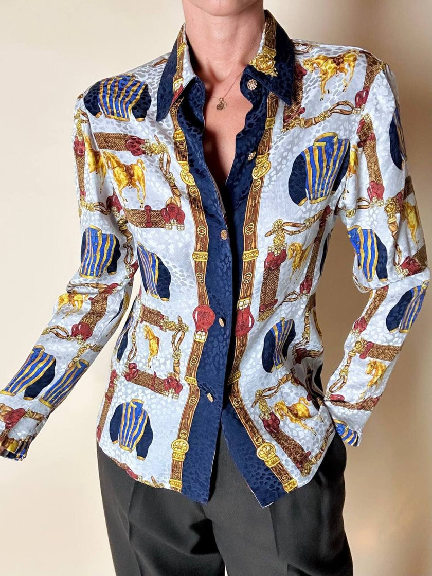 Camicia sartoriale in seta jacquard fantasia equestre barocca con bottoni gioiello dorati