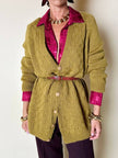 Cardigan lungo fatto a mano in lana verde acido con bottoni quadrati in tinta
