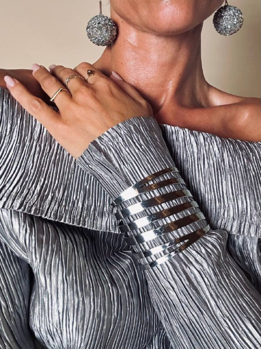 Manchette in metallo scavato argento “Thierry Mugler”