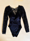 Body a manica lunga con scollo a cuore in lycra e pizzo nero “Faber”