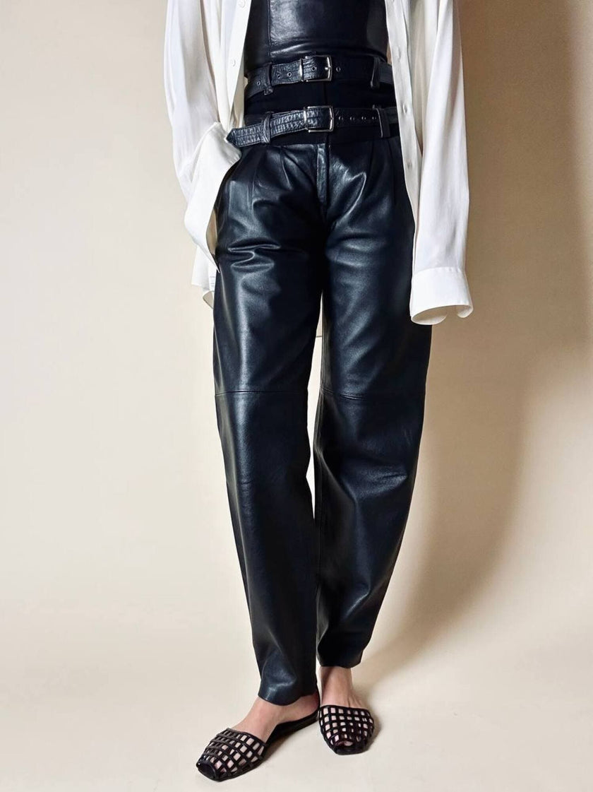 Pantalone vintage in pelle e camoscio nero a vita alta con doppie cinture