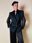 Blazer nero con inserti di pizzo macramè 