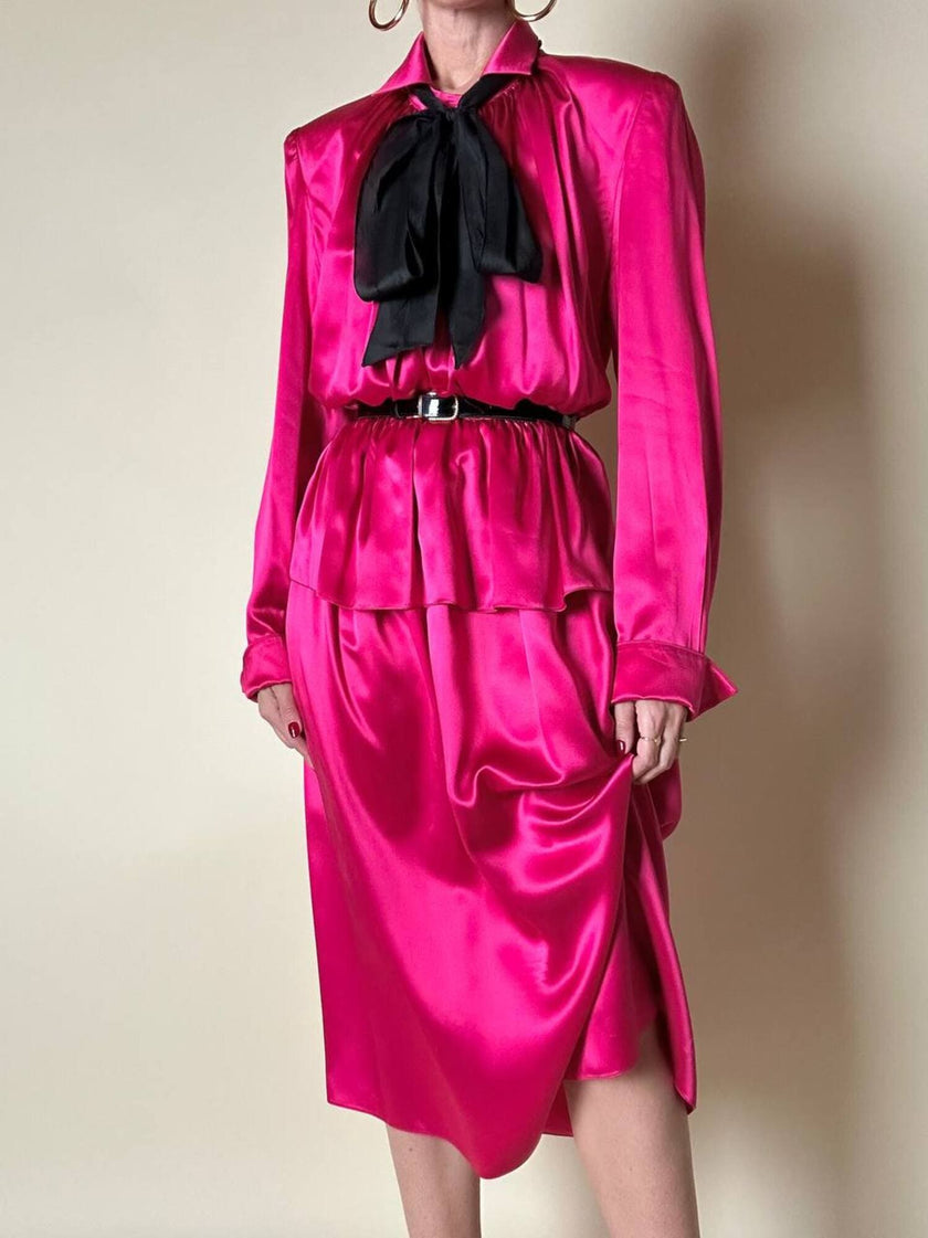 Abito longuette in raso di seta fucsia “Mulberry”