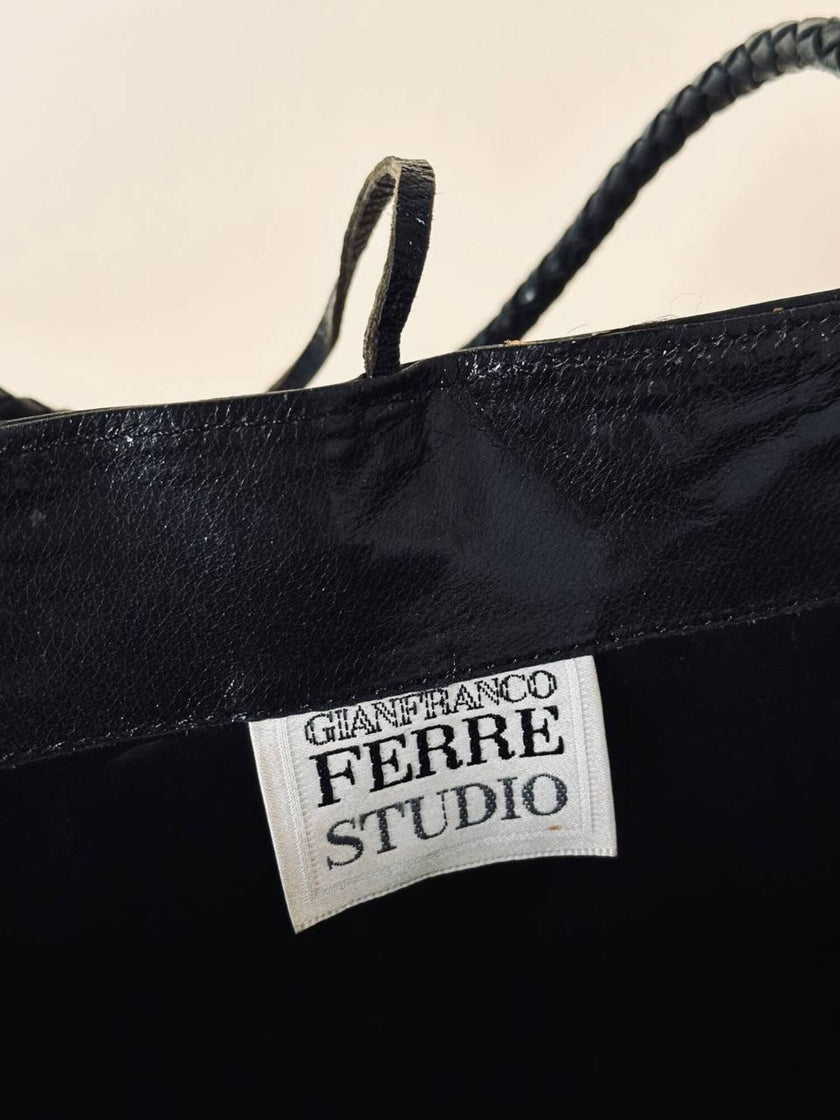 Borsa intrecciata in pelle bianca e nera “Gianfranco Ferré Studio”