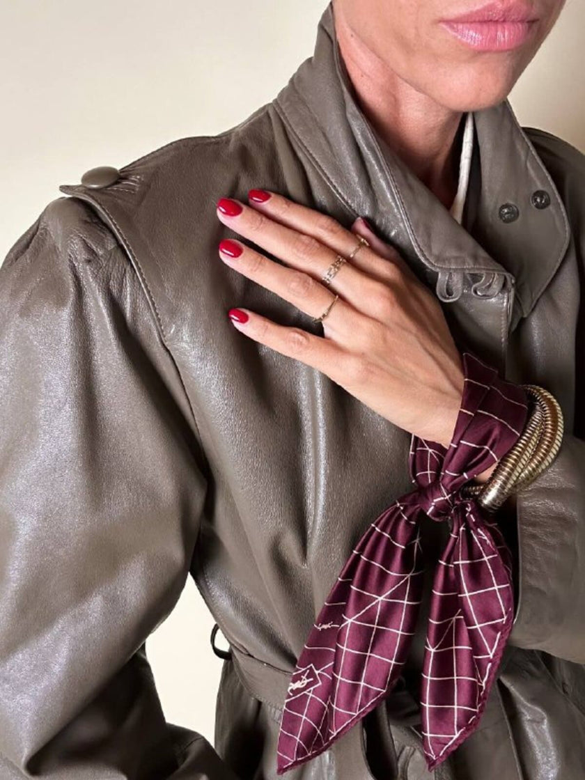 Mini foulard vintage Yves Saint Laurent bordeaux con loghi avorio