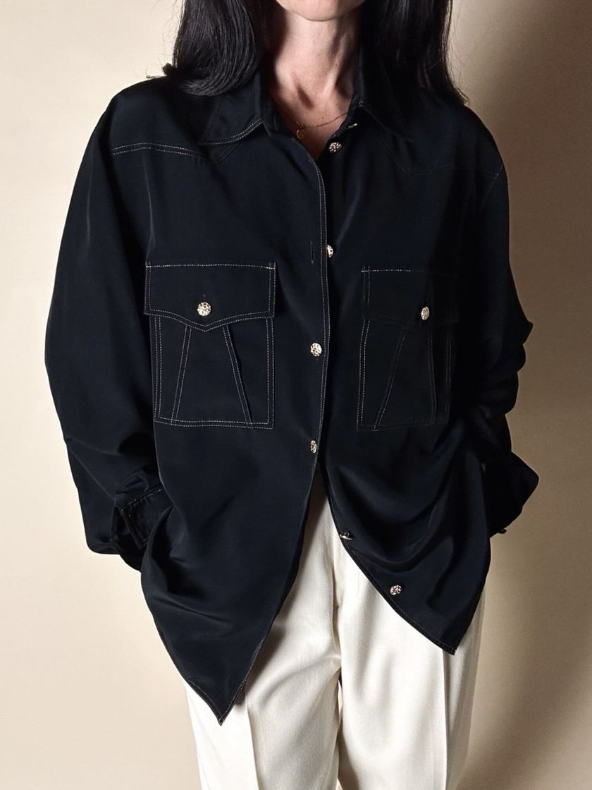 Camicia vintage nera con tasche applicate sul petto cuciture in lamé oro e bottoni dorati