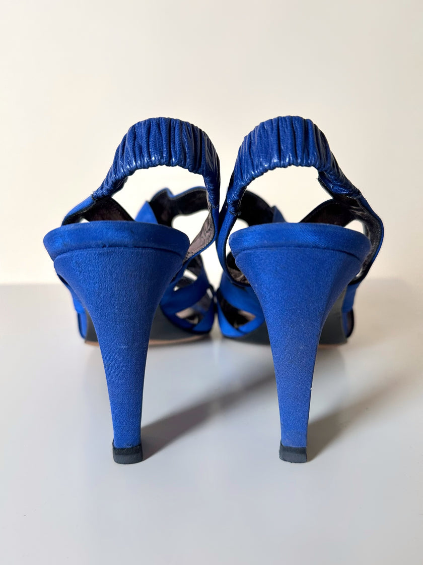 Sandali vintage Yves Saint Laurent con tomaia intrecciata in crêpe bluette
