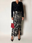 Gonna lunga a tubino in raso jacquard nero e platino fantasia floreale