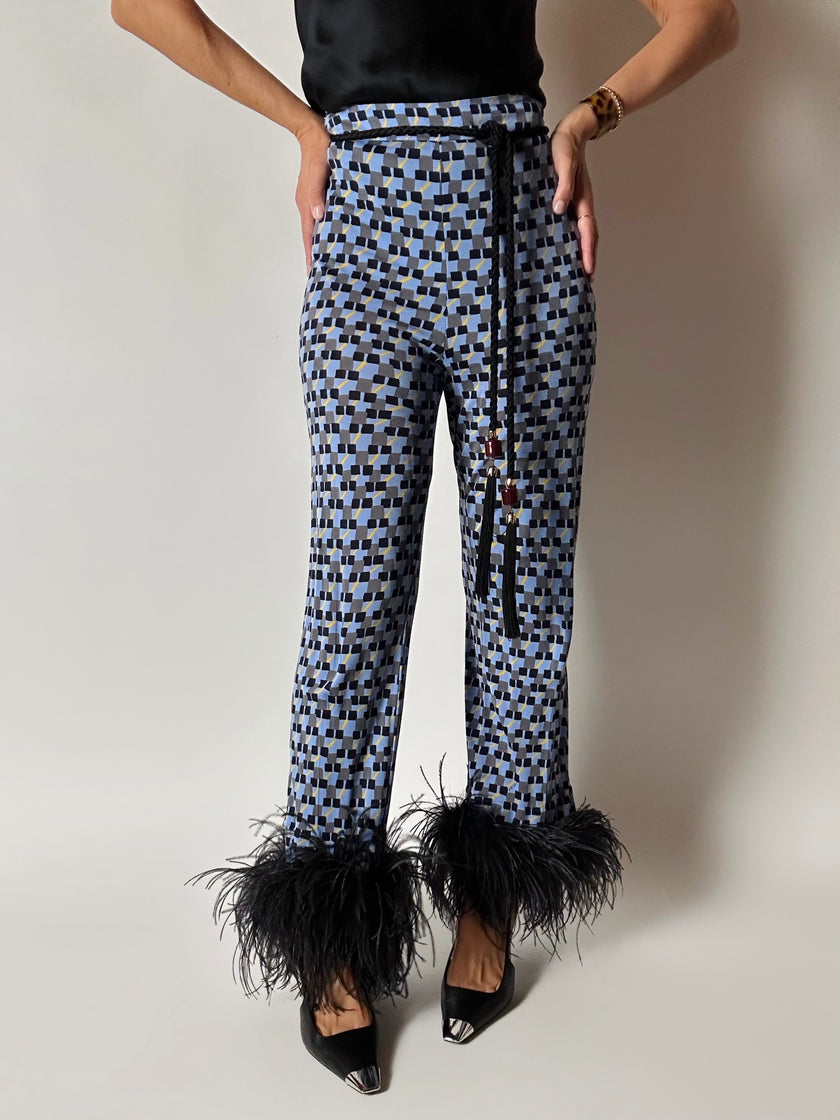 Pantaloni Prada P/E 2017 con stampa geometrica e piume di struzzo nere
