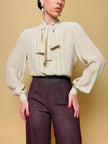 Camicia sartoriale in seta panna fantasia beige con nastro a collo