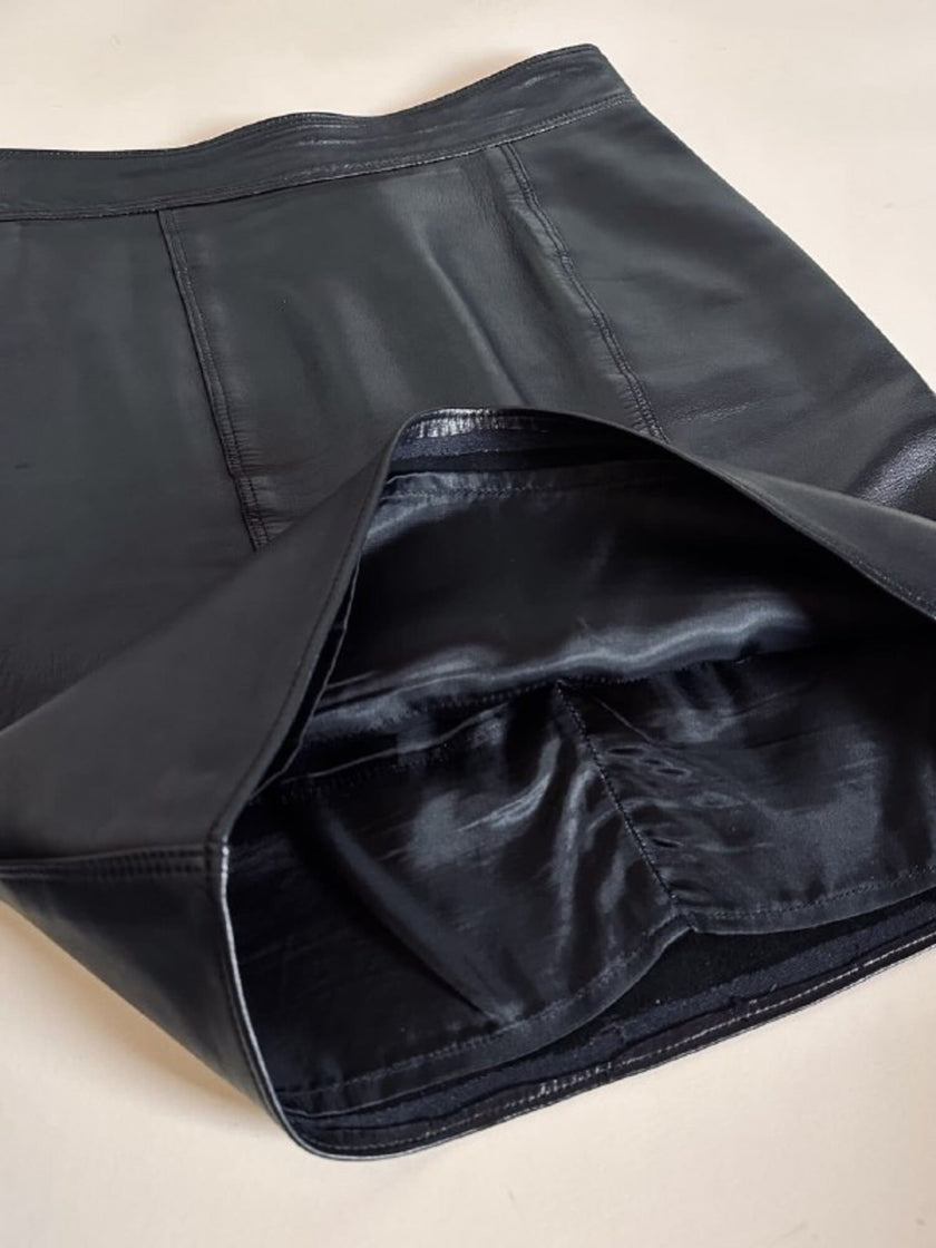 Minigonna a vita alta in pelle nera “Gianni Versace”