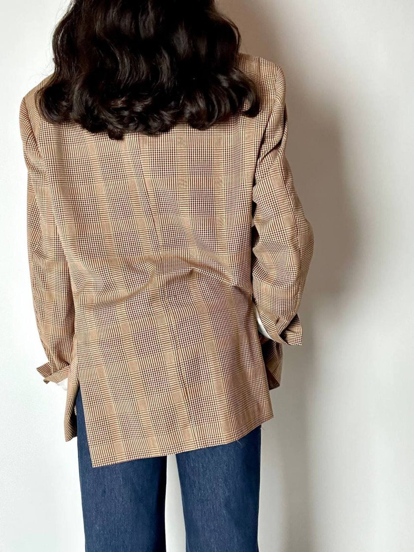 Blazer vintage oversize in fresco di lana principe di Galles beige e marrone con pochette in seta Vincam