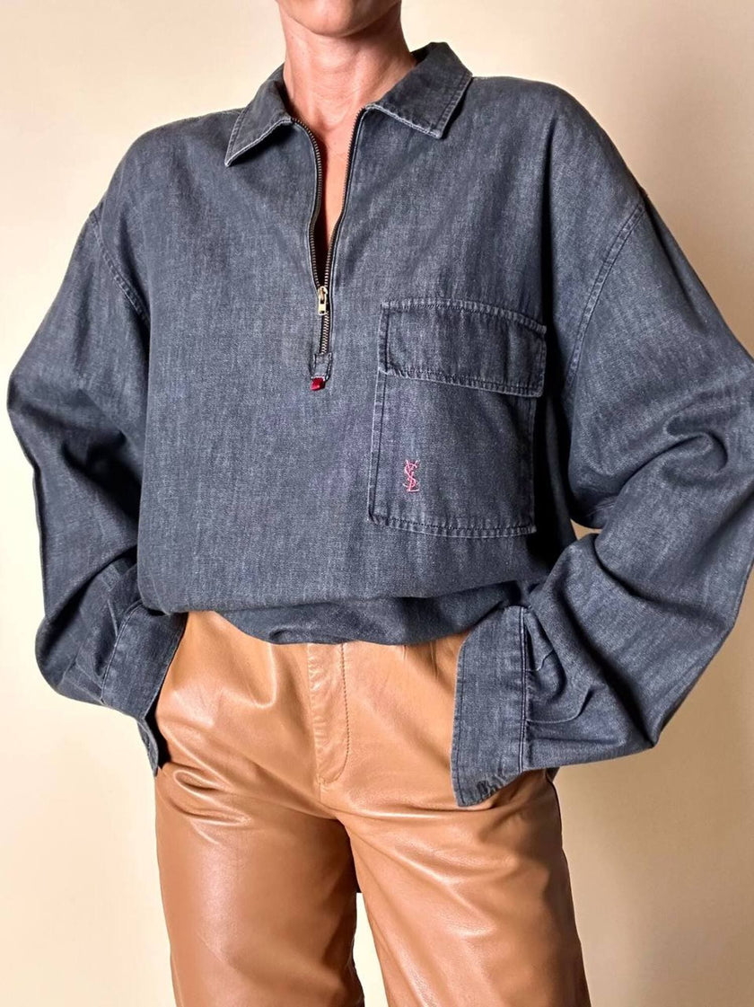 Blusa Yves Saint Laurent oversize in denim grigio con zip e logo ricamato
