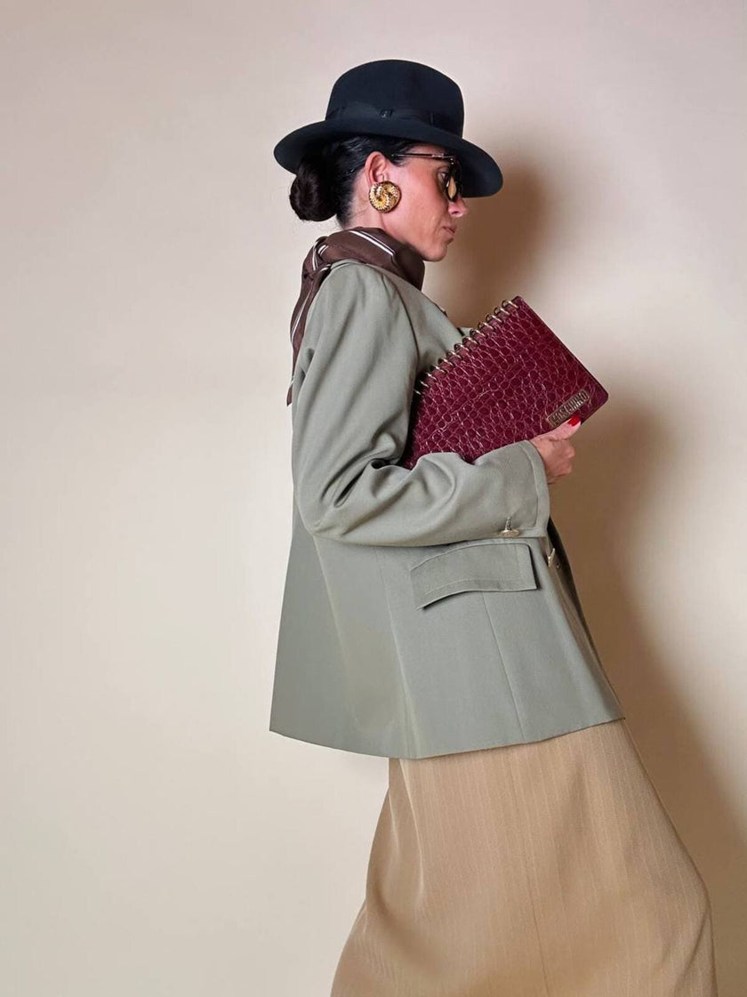 Pochette a quaderno in pelle bordeaux stampa coccodrillo “Moschino”