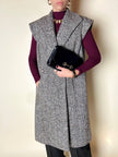 Gilet lungo doppiopetto in tweed a spina di pesce bianco e marrone