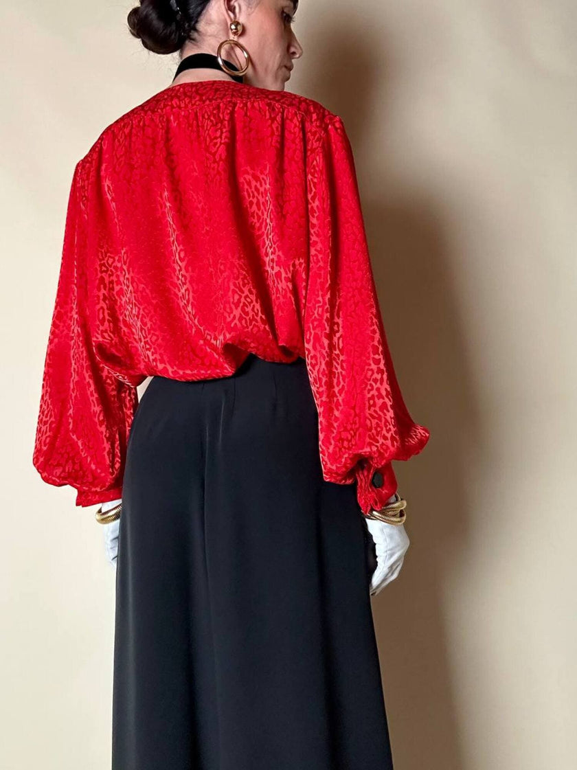 Camicia vintage Yves Saint Laurent in raso jaquard rosso con bottoni neri