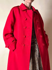 Cappotto rosso oversize con bottoni quadrati