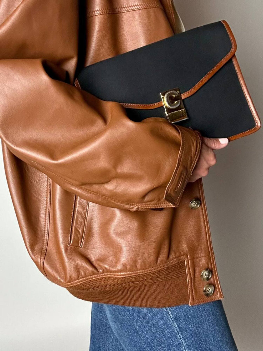 Pochette vintage Celine modello a busta in canvas nero con profili in pelle tabacco