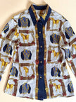 Camicia sartoriale in seta jacquard fantasia equestre barocca con bottoni gioiello dorati