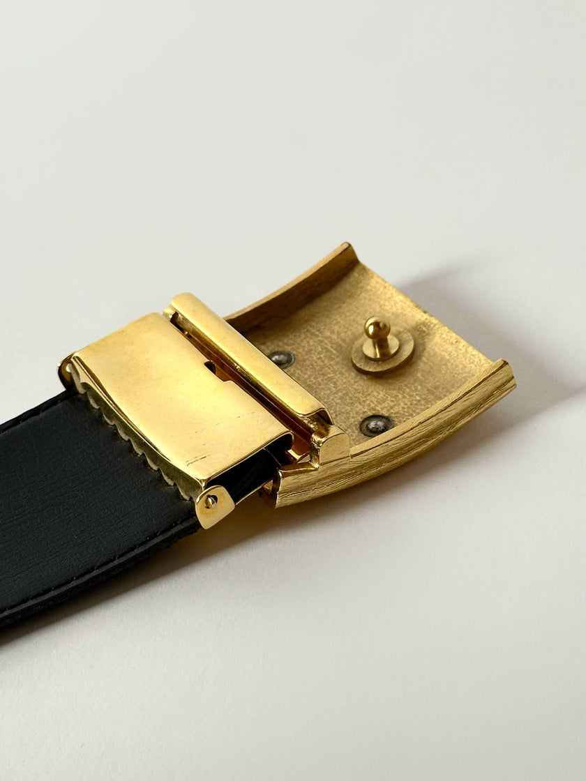 Cintura vintage Yves Saint Laurent in camoscio nero con maxi fibbia oro logata YSL