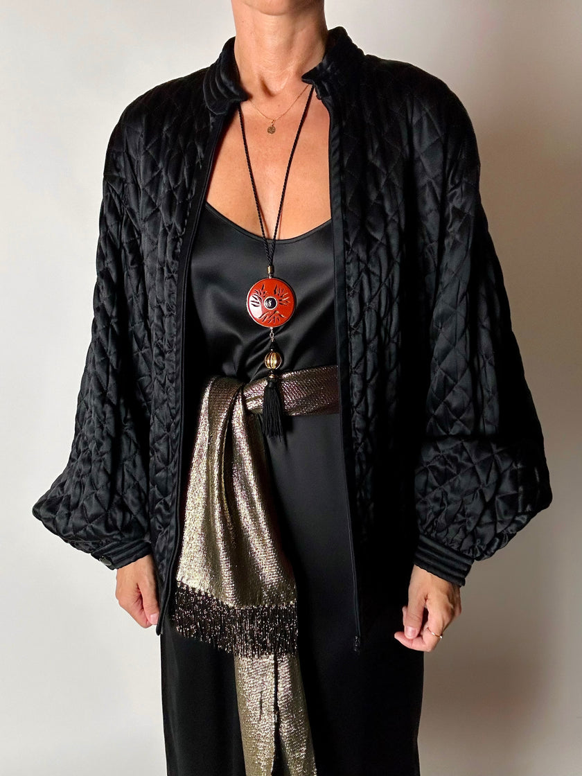 Bomber vintage Valentino Boutique in raso di seta nera trapuntato con fodera rossa