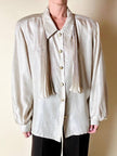 Camicia vintage in seta greige con sciarpina plissé e bottoni gioiello dorati