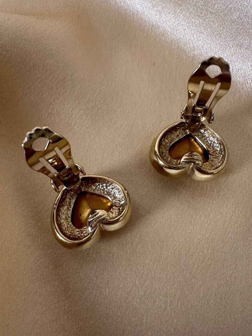 Clip dorate a forma di cuore con strass centrale