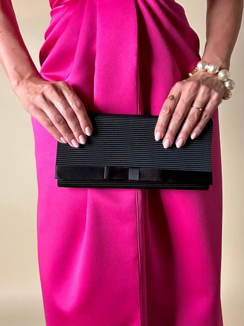 Pochette nera con fiocco in tessuto canneté