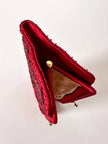Pochette vintage in seta rosso cardinale ricamata con perline tono su tono