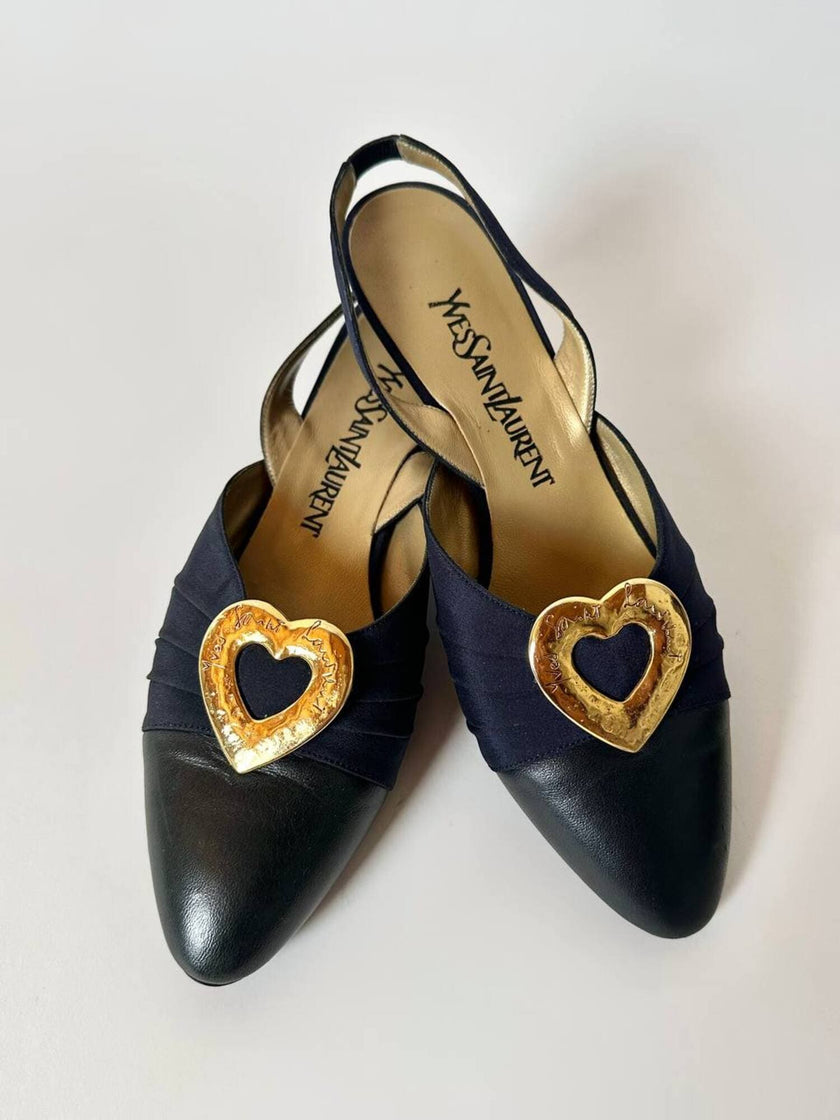 Slingback vintage Yves Saint Laurent blu notte con cuori gioiello dorati