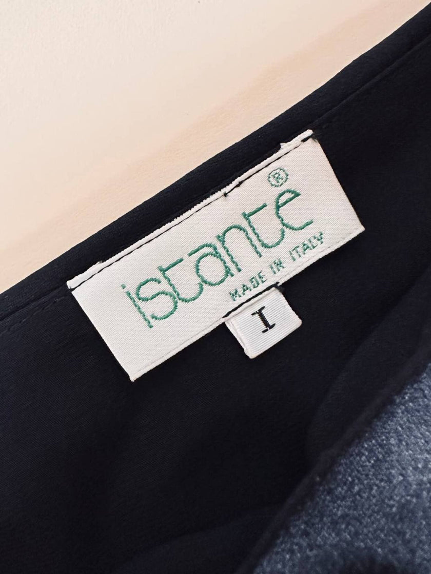 Top in seta nera con spalle scoperte e maxi fiocchi “Istante