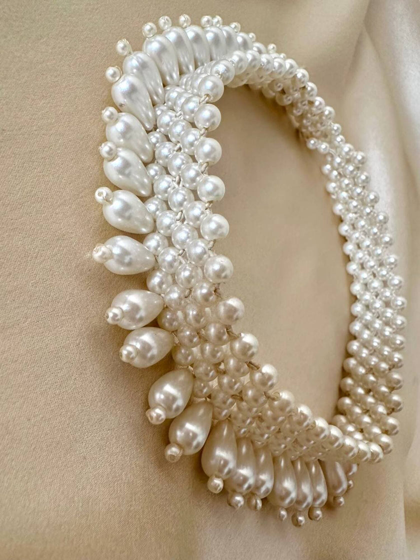 Choker con perle sintetiche bianche – modello elasticizzato