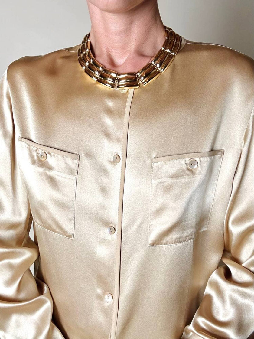 Camicia in raso di seta color champagne con bottoni i madreperla Carinissima