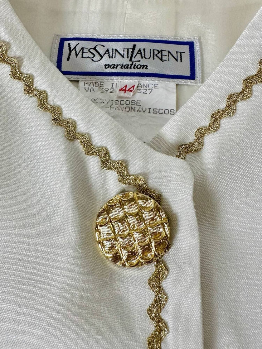 Giacca vintage Yves Saint Laurent bianco latte con serpentine dorate e bottoni gioiello