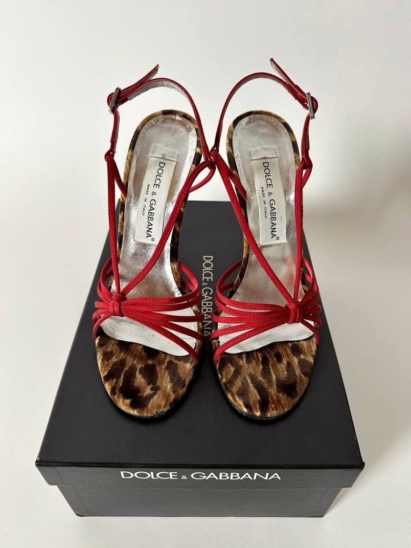 Sandalias vintage Dolce & Gabbana en crepé rojo y terciopelo con estampado de leopardo