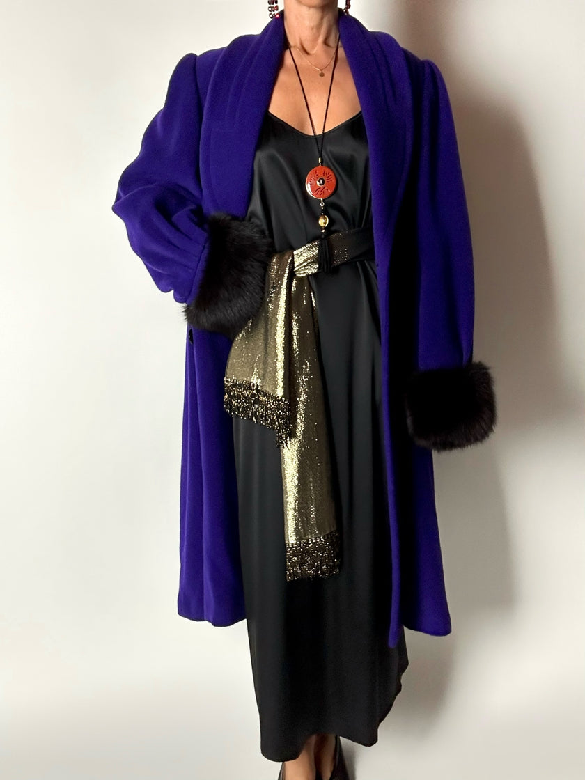Cappotto vintage blu violaceo in lana con polsi in pelliccia di volpe nera