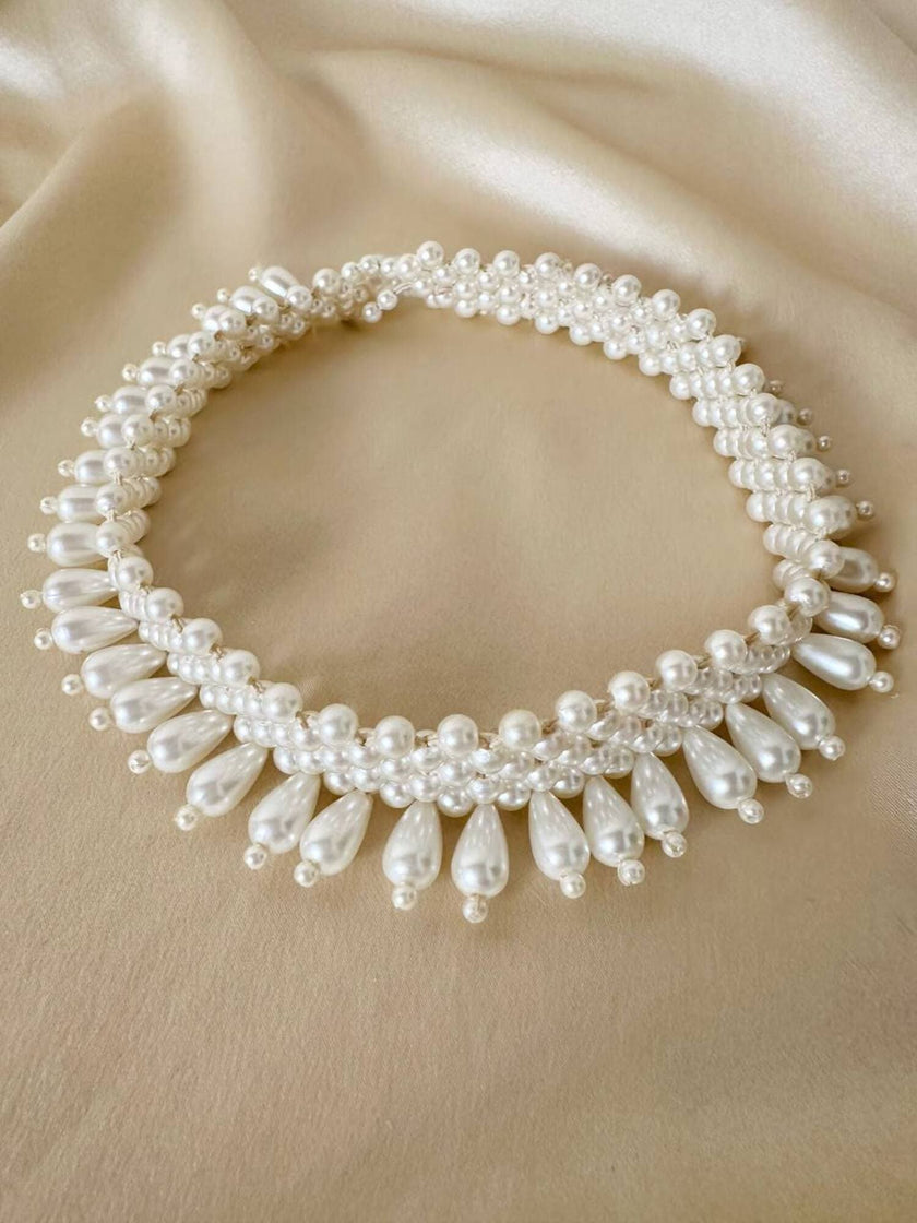 Choker con perle sintetiche bianche – modello elasticizzato