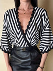 Camicetta vintage Guy Laroche con motivo chevron bianco e nero profili ondulati e bottoni dorati