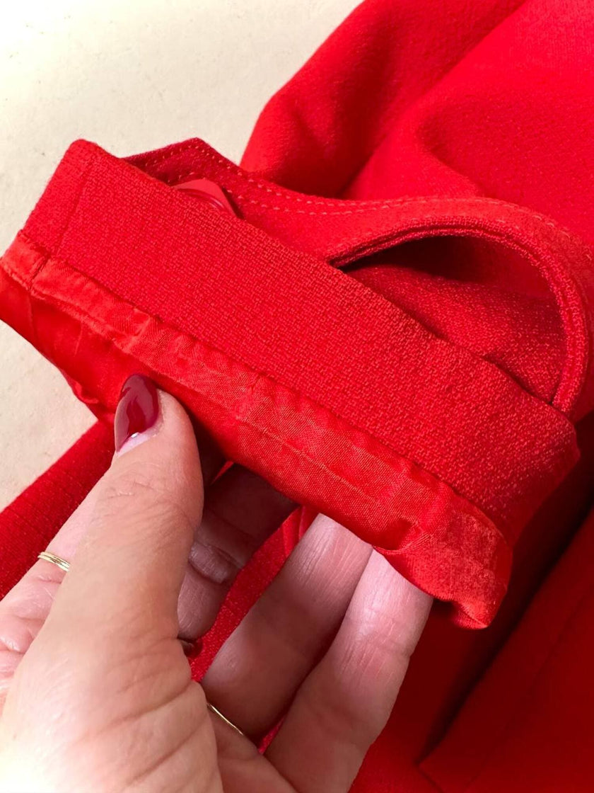 Cappotto rosso oversize con bottoni quadrati
