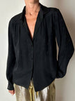 Camicia vintage in seta nera Yves Saint Laurent con logo YSL allover e bottoni in Jet