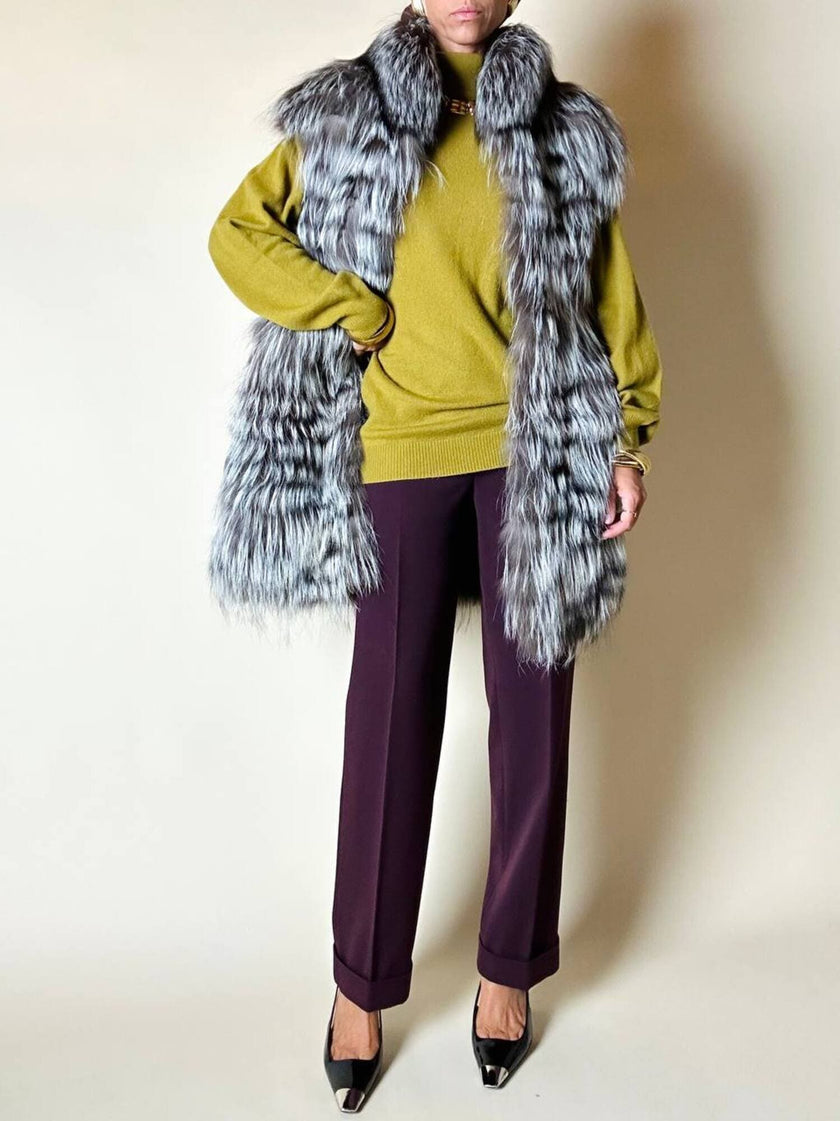 Gilet lungo in volpe argentata con rifiniture in pelle nera