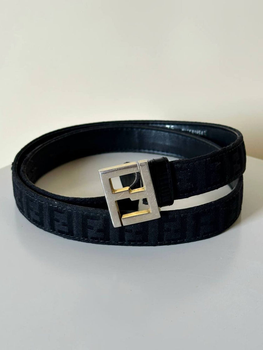 Cintura vintage Fendi in tessuto jacquard nero con loghi allover e fibbia logo